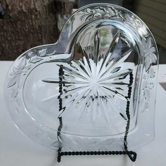 Mikasa Vintage Crystal Heart‎ Shape Dish Frosted Raised leaves 13in - Picture 9 of 12
